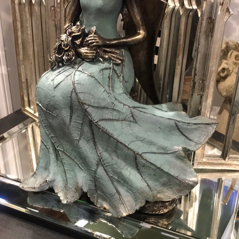NIB Roman Inc. Verdigris Garden Angel Statue with Roses - Picture 3 of 3